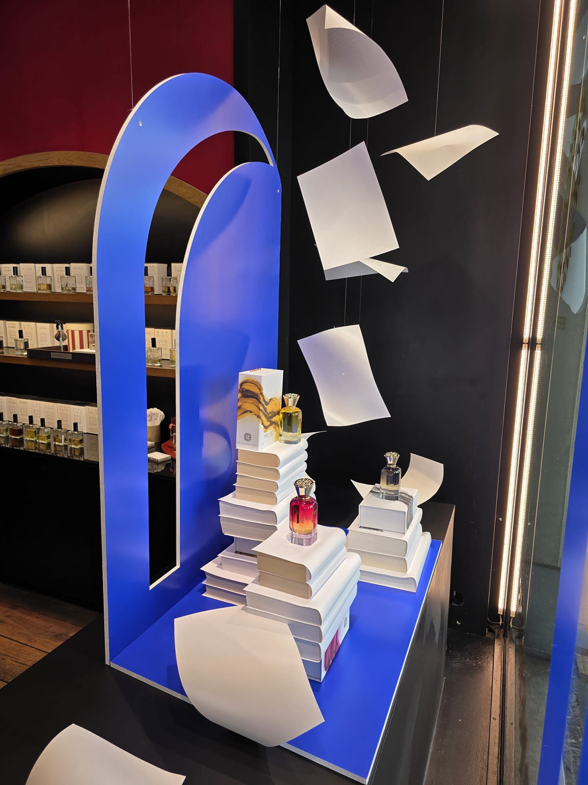 Conceptvitrine-merchandising-fabbricadellamusa-jovoy-sweetpea-11