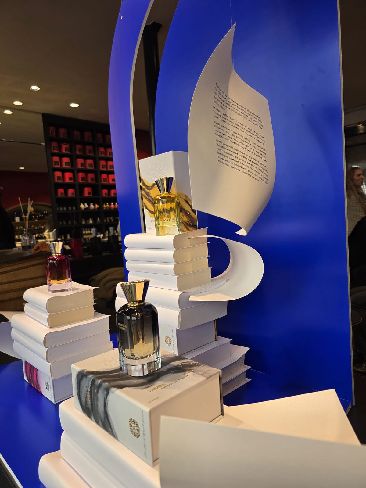 Conceptvitrine-merchandising-fabbricadellamusa-jovoy-sweetpea-3