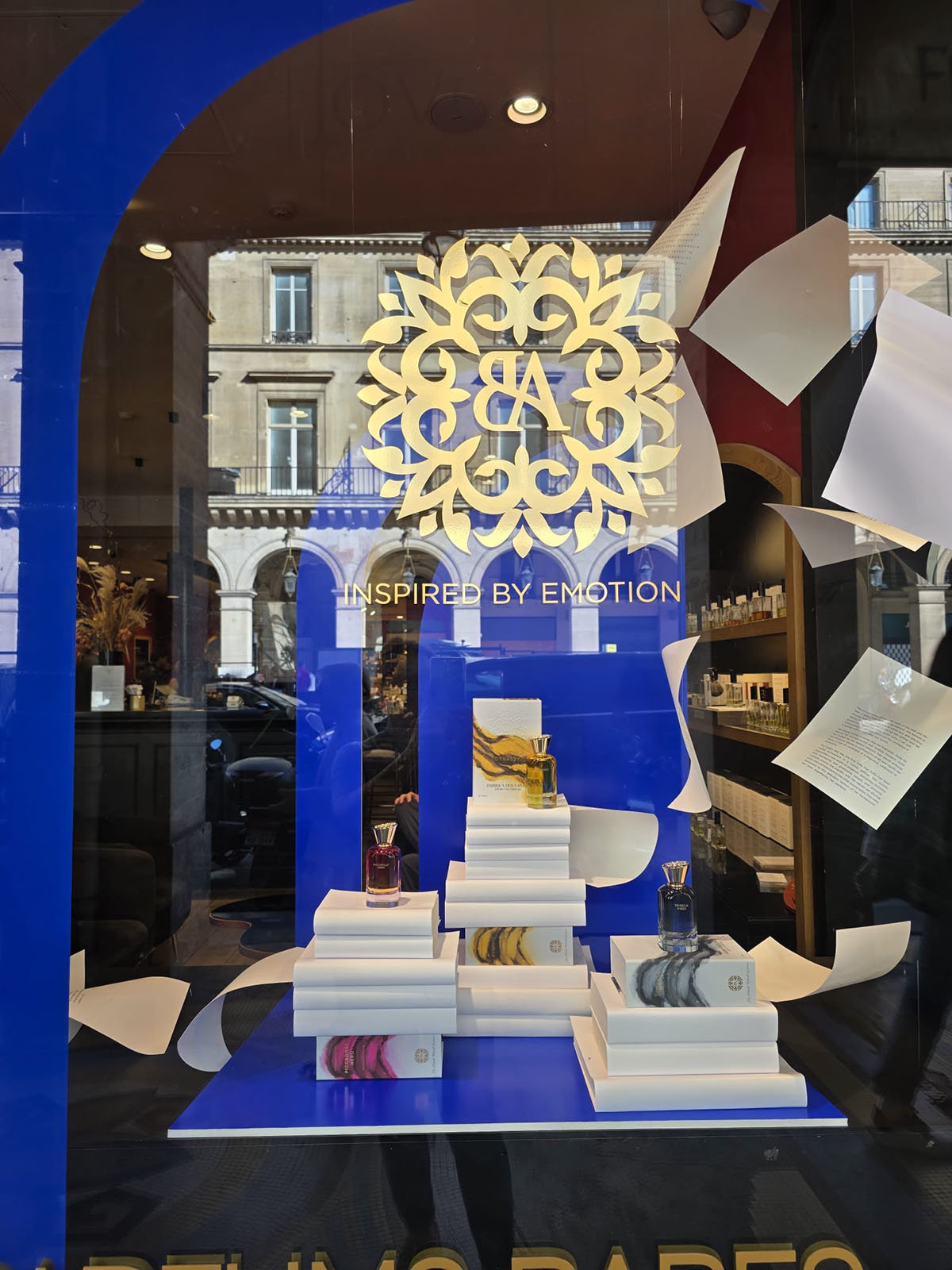 Conceptvitrine-merchandising-fabbricadellamusa-jovoy-sweetpea-4