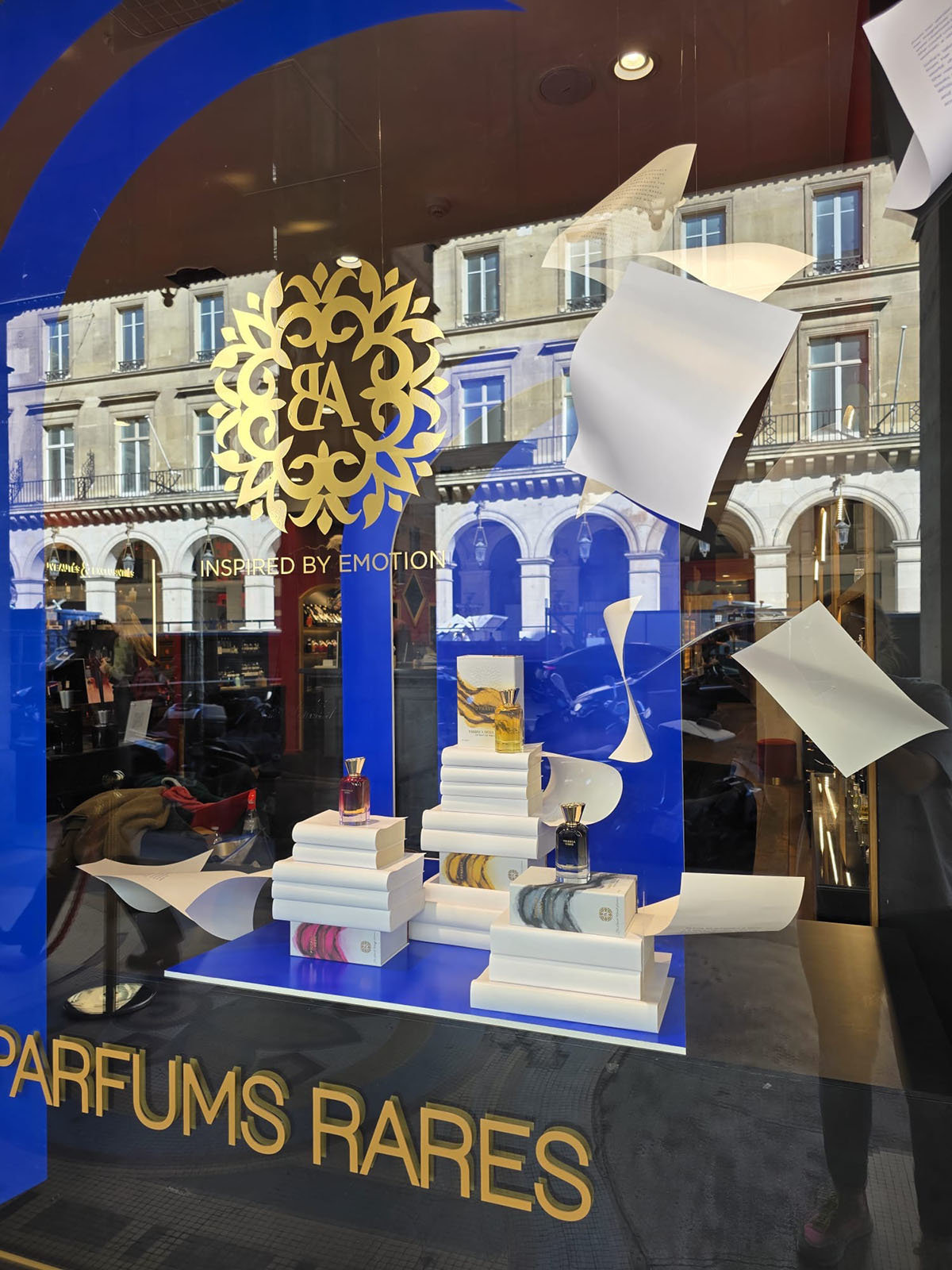 Conceptvitrine-merchandising-fabbricadellamusa-jovoy-sweetpea-5