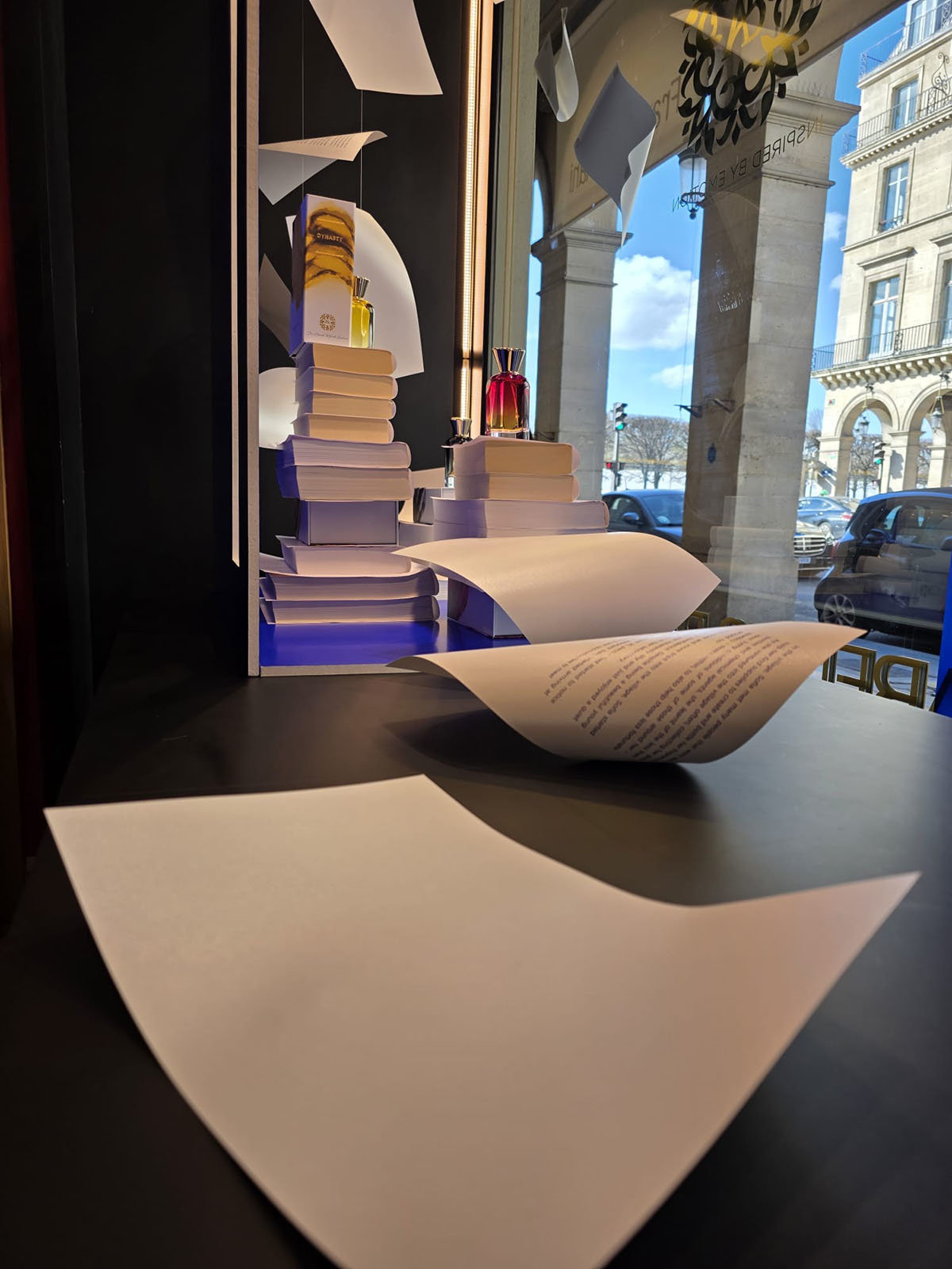 Conceptvitrine-merchandising-fabbricadellamusa-jovoy-sweetpea-8