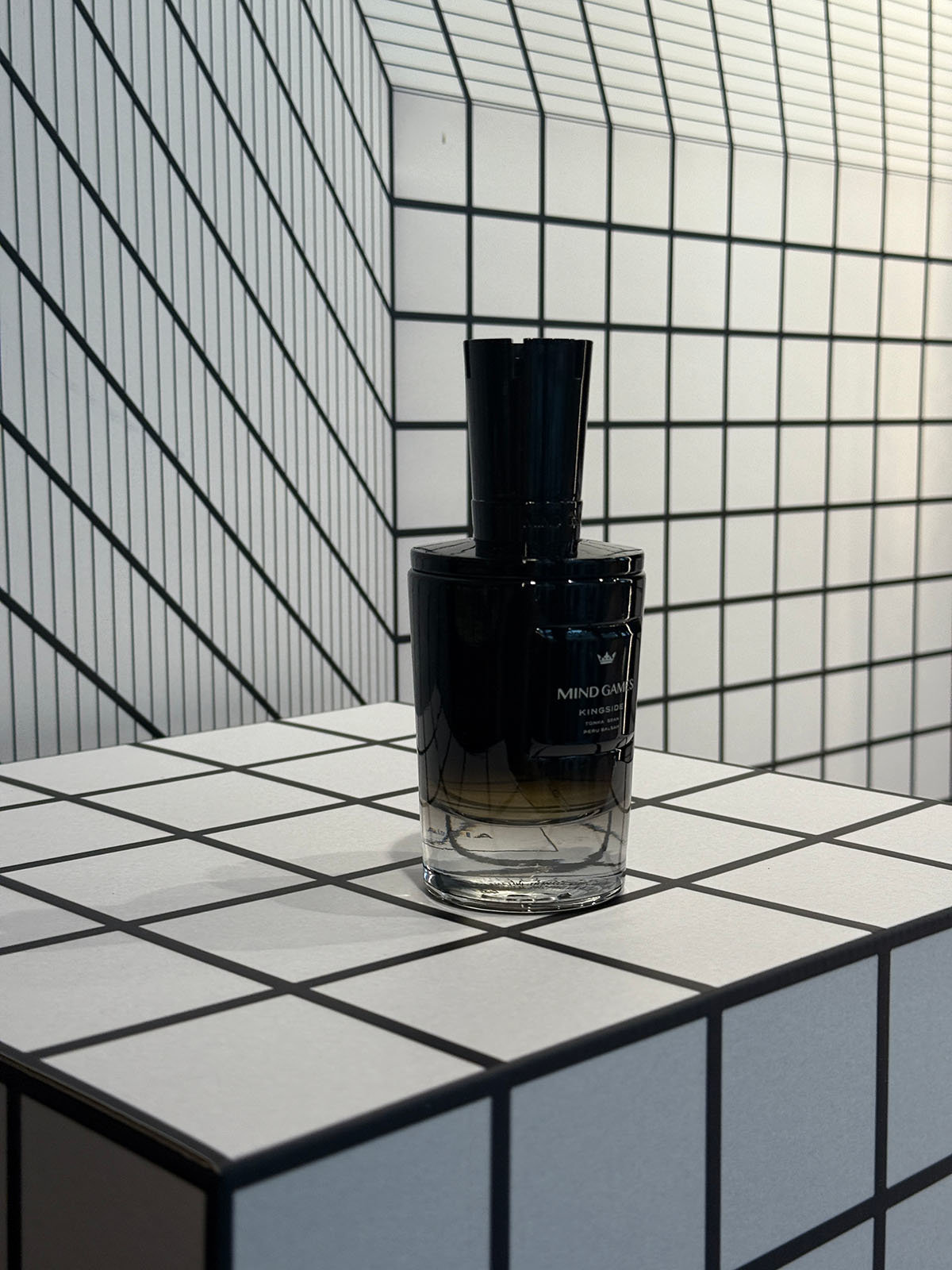 Conceptvitrine-merchandising-mindgames-jovoy-sweetpea-3