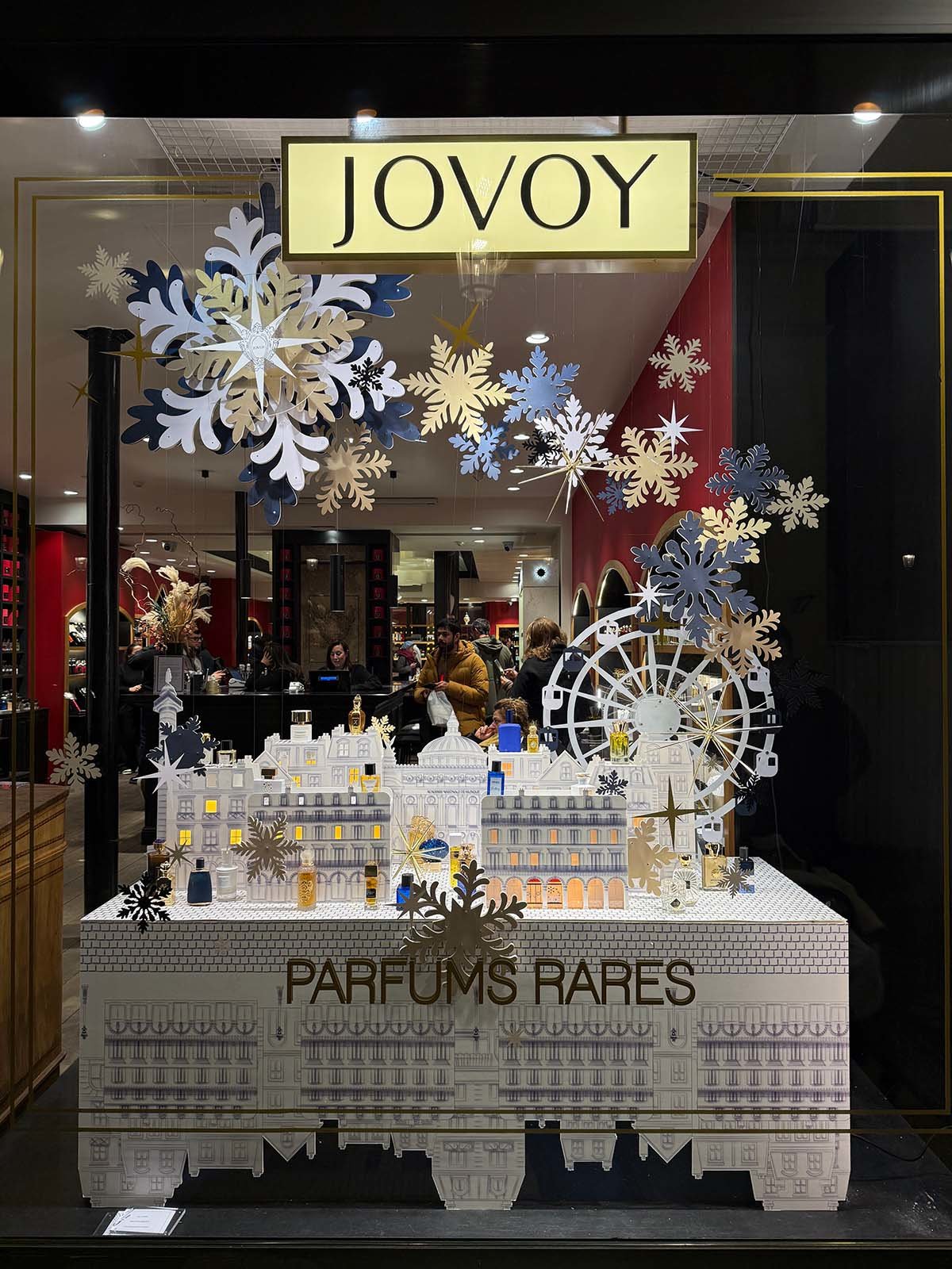 Conceptvitrine-merchandising-noel2025-jovoy-sweetpea-6