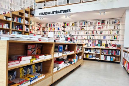 boutique-communication-librairie-la-ruche-enseigne-3