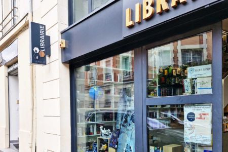 boutique-communication-librairie-la-ruche-enseigne-5