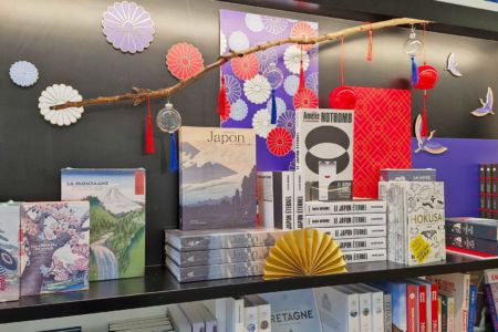 vitrine-scenographie-theme-japon-japonais-librairie-noel-la-ruche-1