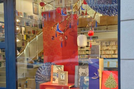 vitrine-scenographie-theme-japon-japonais-librairie-noel-la-ruche-11