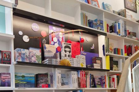 vitrine-scenographie-theme-japon-japonais-librairie-noel-la-ruche-2