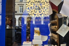 1_conceptvitrine-merchandising-fabbricadellamusa-jovoy-sweetpea-4