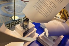 1_conceptvitrine-merchandising-fabbricadellamusa-jovoy-sweetpea-6