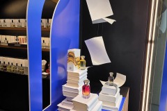 conceptvitrine-merchandising-fabbricadellamusa-jovoy-sweetpea-11