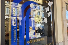 conceptvitrine-merchandising-fabbricadellamusa-jovoy-sweetpea-2