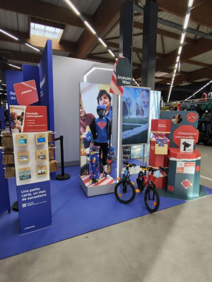 Agencement-branding-stand-merchandising-decathlon-noel2025-sweetpea-1