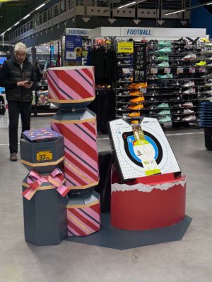 Agencement-branding-stand-merchandising-decathlon-noel2025-sweetpea-17