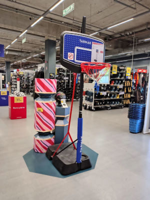 Agencement-branding-stand-merchandising-decathlon-noel2025-sweetpea-4
