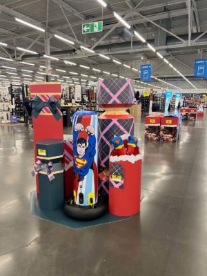 Agencement-branding-stand-merchandising-decathlon-noel2025-sweetpea-5