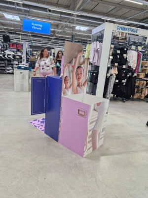 Agencement-branding-stand-merchandising-decathlon-rentreedesclasses2025-sweetpea-11