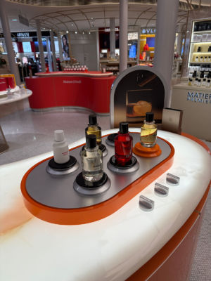 Agencement-branding-stand-merchandising-fugazzi-samaritaine-sweetpea-8