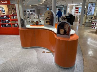 Agencement-branding-stand-merchandising-fugazzi-samaritaine-sweetpea-9