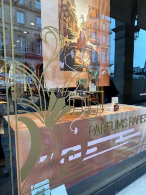 Conceptvitrine-merchandising-ellak-jovoy-sweetpea-3