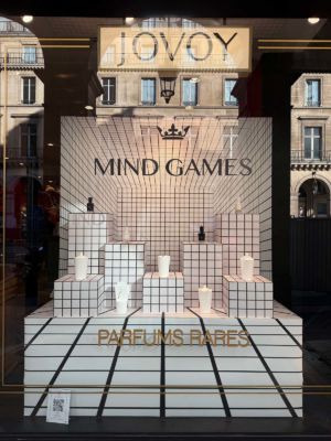 Conceptvitrine-merchandising-mindgames-jovoy-sweetpea-2