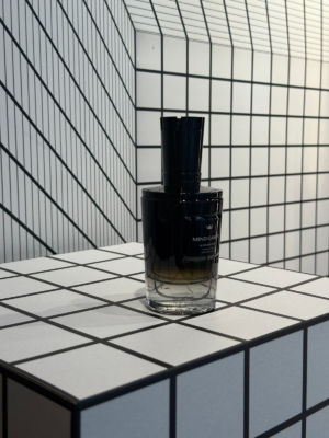 Conceptvitrine-merchandising-mindgames-jovoy-sweetpea-3