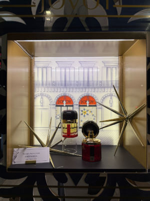 Conceptvitrine-merchandising-noel2025-jovoy-sweetpea-10