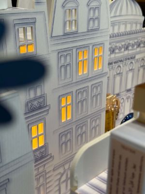 Conceptvitrine-merchandising-noel2025-jovoy-sweetpea-13