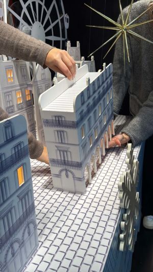 Conceptvitrine-merchandising-noel2025-jovoy-sweetpea-18