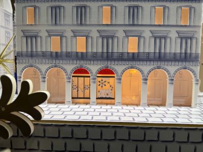 Conceptvitrine-merchandising-noel2025-jovoy-sweetpea-4