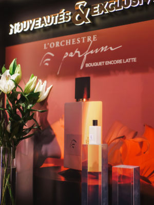 Conceptvitrine-merchandising-orchestre-parfum-jovoy-sweetpea-5